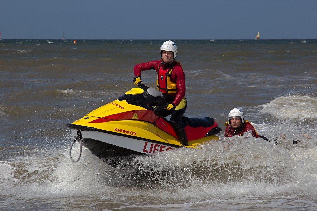 KNRM Koninklijke Nederlandse Redding Maatschappij hdr sar reddingsboot lifeguard scheepvaart zeevaart koopvaardij marine